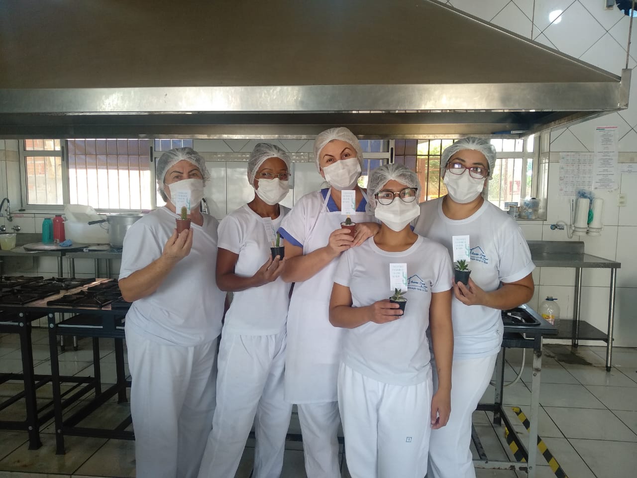 10 de maio, é comemorado o dia da cozinheira (o) e nossa cozinha esta em festa!