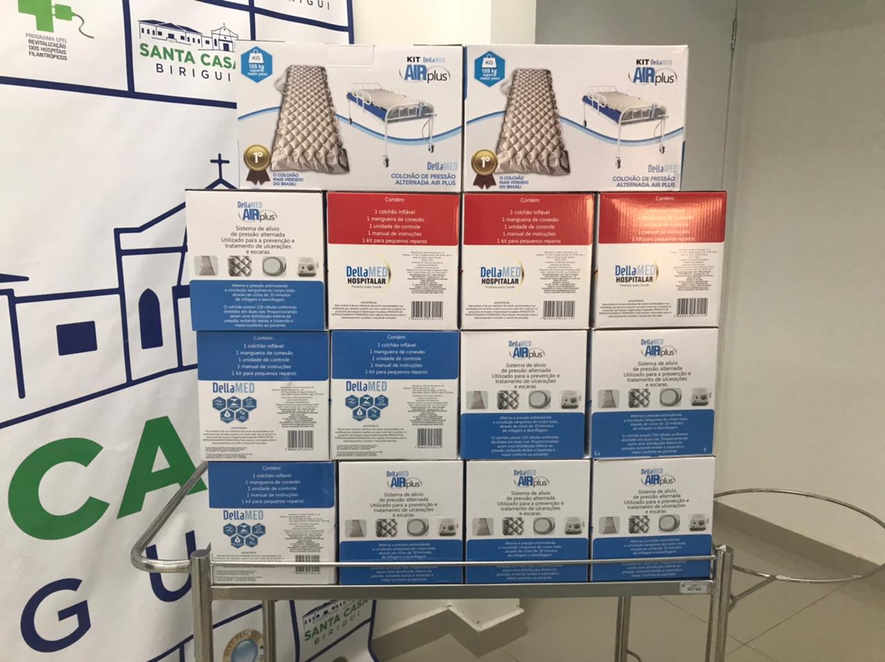 Gesto de solidariedade: Campanha de enfermeira da UTI Covid arrecada 14 colchoes pneumáticos.