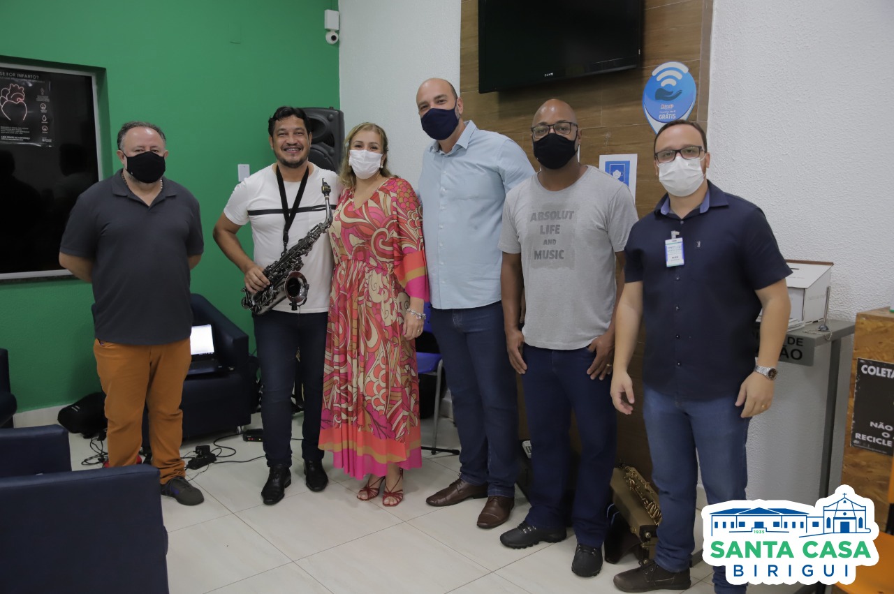 Prefeito de Birigui homenagea funcionárias e pacientes da Santa Casa