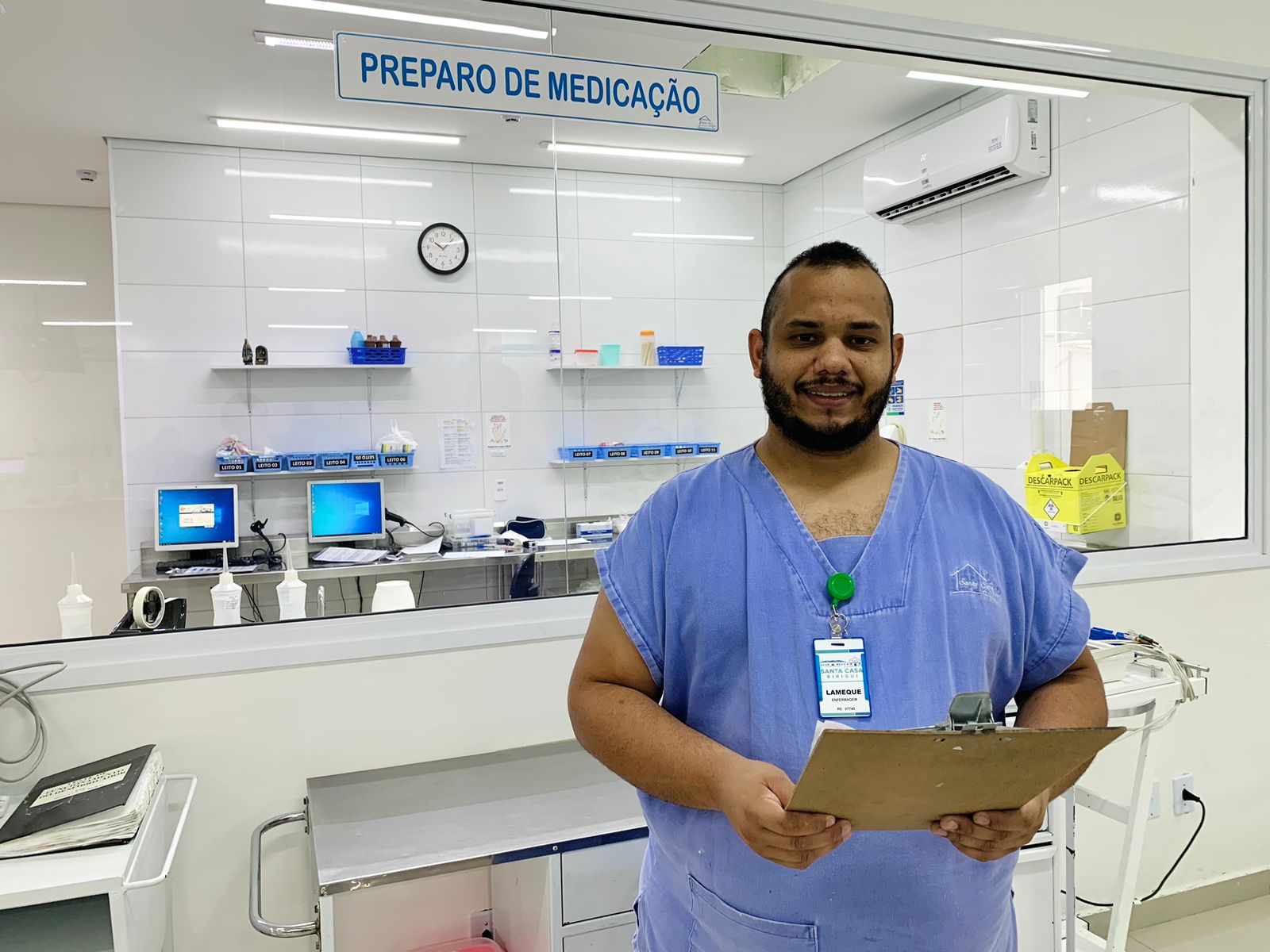 Técnico de enfermagem Lameque alia técnica e fé nos cuidados diários aos pacientes da UTI