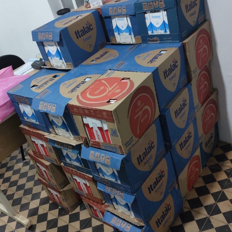 Santa Casa de Birigui recebe doação de 480 litros de leite e 32 cestas básicas de doador anônimo