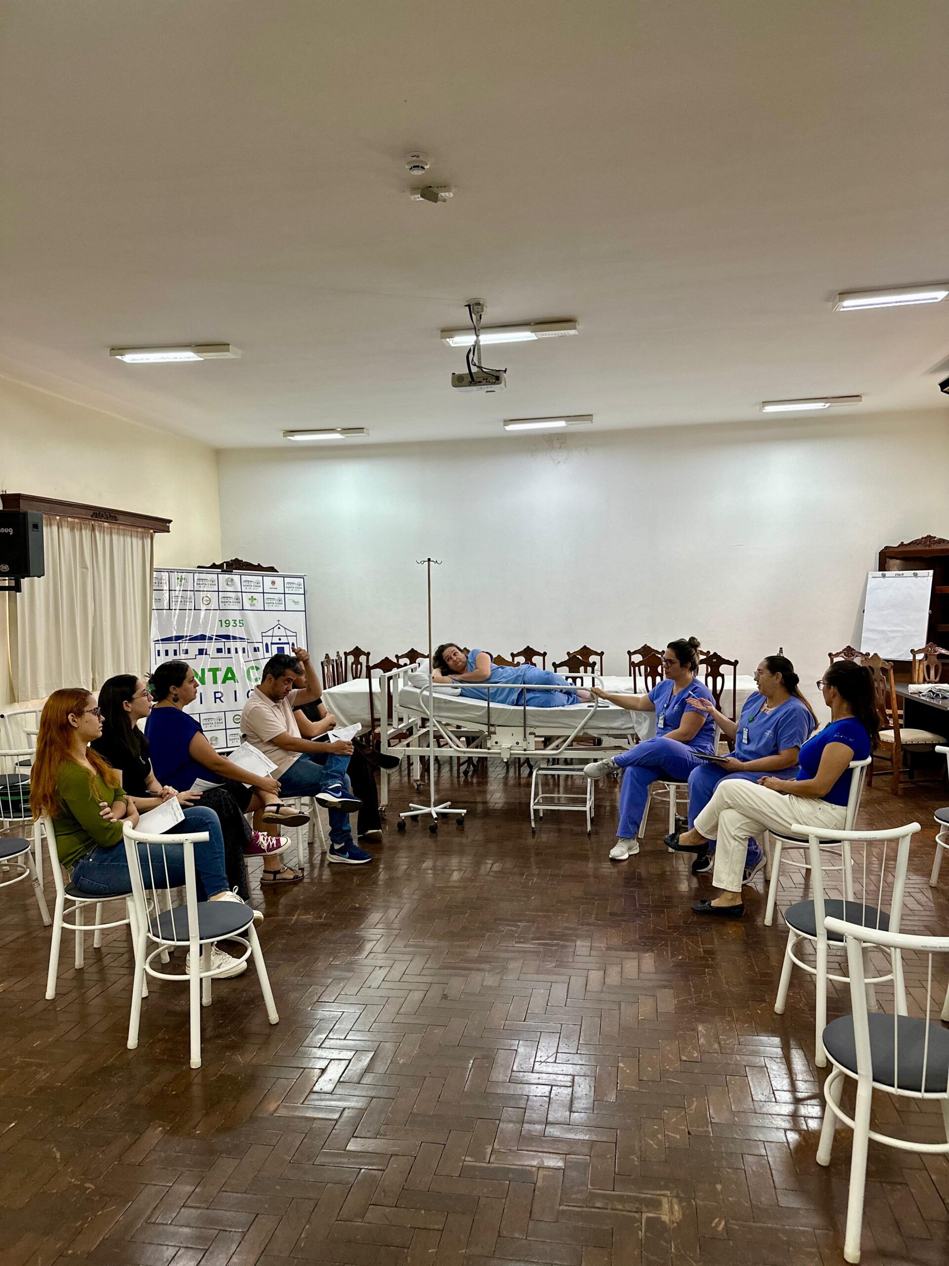 Santa Casa de Birigui promove treinamento com novos enfermeiros por meio do sociodrama